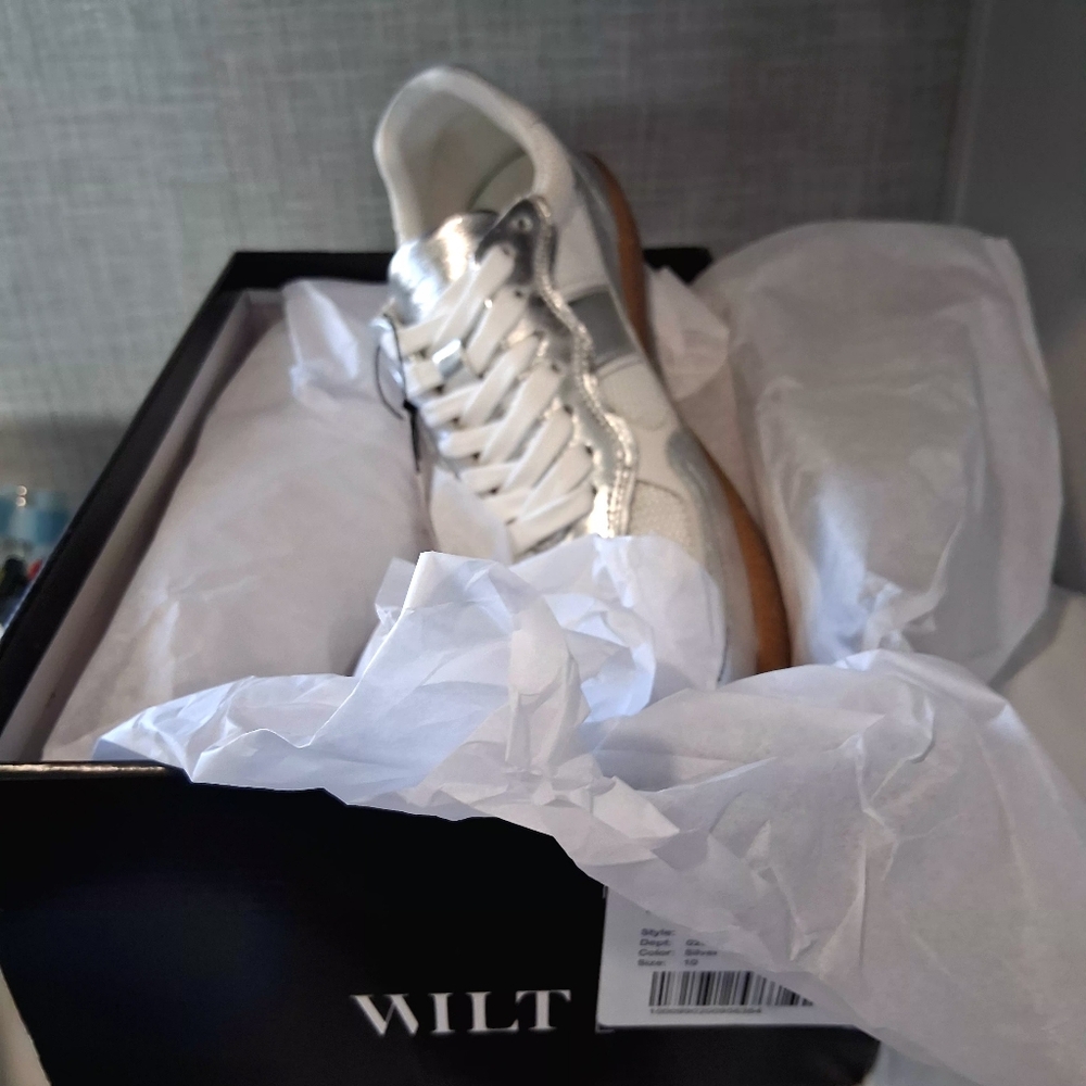 WILT Sneakers Women's Size 10 Silver Metallic Gum Sole BRAND-NEW w/tag/box - Picture 6 of 10